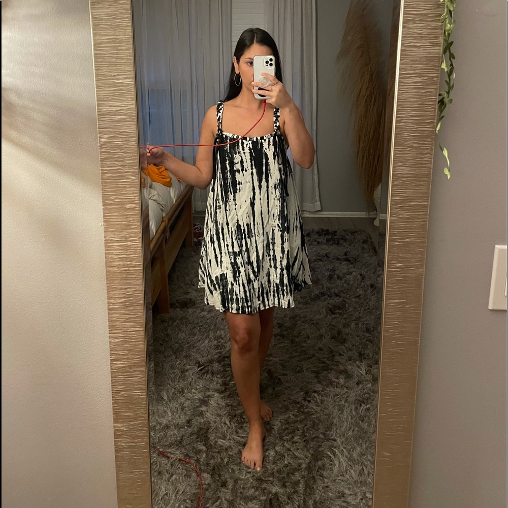 Cute tie dye dress, never worn